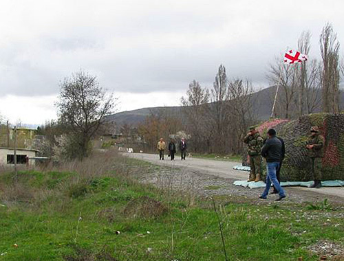 Ergneti, customs post in the border of Georgia with South Ossetia, 10 km to the south from Tskhinvali. Photo by www.radiotavisupleba.ge