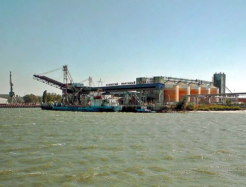 River Don, Azov Sea Port. September 2010.
Photo: www.azov.info