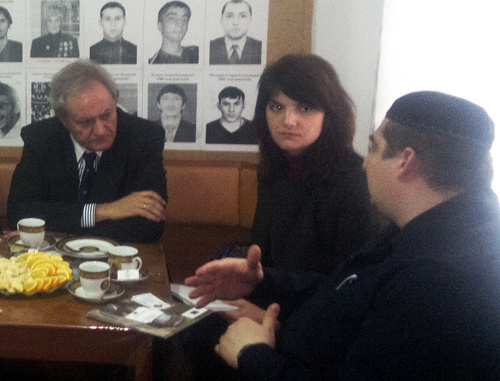 Left to right: Ambassador Fernando
M. Valenzuela, Head of the Delegation of
the European Union; Petra Gombalova-
Kislingerova, representative of the Political
Division of the EU; Magomed Mutsolgov,
chairman of the human rights organization
MASHR. Ingushetia, Nazran, April 5, 2011.
Photo by the "Caucasian Knot"