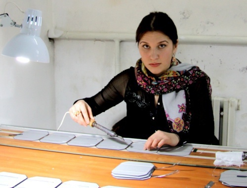 Assembly shop of wafers for solar modules at the "Volna" Scientific-Research Institute.
Dagestan, Derbent, March 14, 2011. Photo by the "Caucasian Knot"
