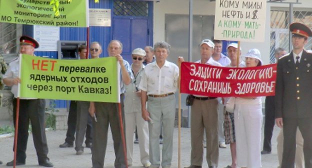 Ecological rally in defence of constitutional rights of citizens of Temryuk District to friendly environment, organized by the 
Association "Revival of Taman". Temryuk, Krasnodar Territory, June 12, 2011. Photo by the "Caucasian Knot".
