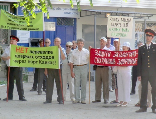 Ecological rally in defence of constitutional rights of citizens of Temryuk District to friendly environment, organized by the 
Association "Revival of Taman". Temryuk, Krasnodar Territory, June 12, 2011. Photo by the "Caucasian Knot".
