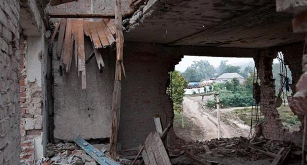 A house, damaged during special operation. Photo by Sergei Mukhamedov (www.echo.msk.ru/blog/ottenki_serogo) A house, damaged during special operation. Photo by Sergei Mukhamedov (www.echo.msk.ru/blog/ottenki_serogo)
