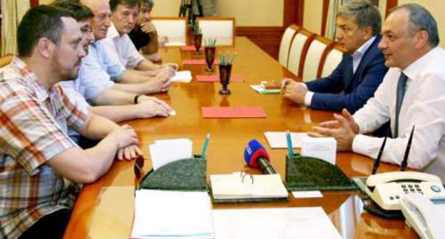 Maxim Shevchenko, a member of the Public Chamber of the Russian Federation, at the meeting with President of the Republic of Dagestan Magomedsalam Magomedov. Makhachkala, June 25, 2011. Photo by the "Caucasian Knot" Maxim Shevchenko, a member of the Public Chamber of the Russian Federation, at the meeting with President of the Republic of Dagestan Magomedsalam Magomedov. Makhachkala, June 25, 2011. Photo by the "Caucasian Knot"