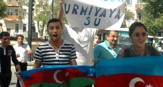 Baku, September 2, 2011. A protest action in front of the Iranian Embassy with a demand to save Lake Urmia from ecological catastrophe. Photo by the IA "Turan" Baku, September 2, 2011. A protest action in front of the Iranian Embassy with a demand to save Lake Urmia from ecological catastrophe. Photo by the IA "Turan"