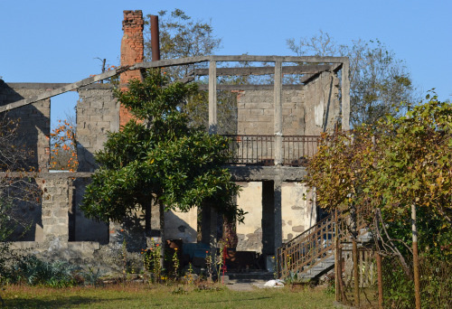 Ruins of a dwelling house in Gali, Abkhazia, November 2011. Courtesy of the NonviolentPeaceforce.org
