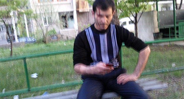 Alexander Akhverdyan, an activist of the ANC, after being attacked; Yerevan, April 22, 2013. Courtesy of the http://www.ilur.am Alexander Akhverdyan, an activist of the ANC, after being attacked; Yerevan, April 22, 2013. Courtesy of the http://www.ilur.am