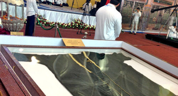 Exhibition of relics of Prophet Muhammad in the Ali Aliev Sports Palace. Makhachkala, August 26, 2013. Photo by Makhach Akhmedov for the "Caucasian Knot" Exhibition of relics of Prophet Muhammad in the Ali Aliev Sports Palace. Makhachkala, August 26, 2013. Photo by Makhach Akhmedov for the "Caucasian Knot"
