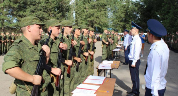Soldiers-conscripts, the Rostov District, Zernograd, military unit No. 20926, July 2013. Photo: http://zernograd.prihod.ru/ Soldiers-conscripts, the Rostov District, Zernograd, military unit No. 20926, July 2013. Photo: http://zernograd.prihod.ru/