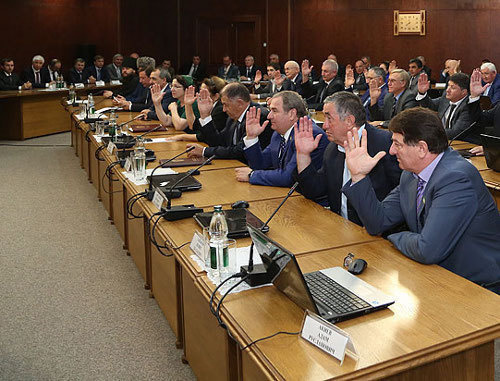 Members of the Parliament of Ingushetia vote on the election of the leader of the republic. Magas, September 8, 2013. Photo: http://www.ingushetia.ru/ Members of the Parliament of Ingushetia vote on the election of the leader of the republic. Magas, September 8, 2013. Photo: http://www.ingushetia.ru/