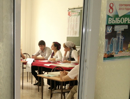 At a polling station in Grozny on the day of voting to Legislative Assembly of Chechnya. September 8, 2013. Photo by the "Caucasian Knot" At a polling station in Grozny on the day of voting to Legislative Assembly of Chechnya. September 8, 2013. Photo by the "Caucasian Knot"