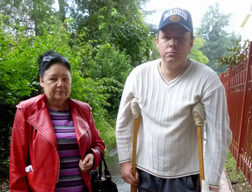 The Tsentralny District Court of Sochi has ruled to deport Vladimir Dolidze, a person with the passport of a citizen of the USSR, who needs specialized medical care, to Georgia. In the photo: Vladimir Dolidze and his mother Svetlana Dolidze. Sochi, October, 2013. Photo by Svetlana Kravchenko for the "Caucasian Knot" The Tsentralny District Court of Sochi has ruled to deport Vladimir Dolidze, a person with the passport of a citizen of the USSR, who needs specialized medical care, to Georgia. In the photo: Vladimir Dolidze and his mother Svetlana Dolidze. Sochi, October, 2013. Photo by Svetlana Kravchenko for the "Caucasian Knot"