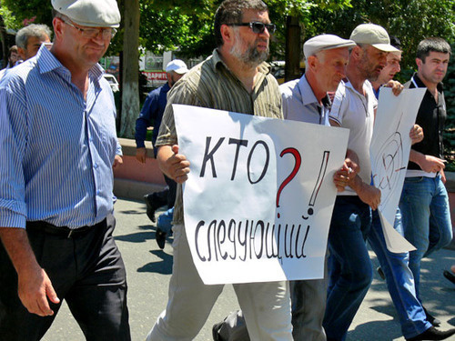 Funeral procession in connection with the murder of journalist Akhmednabi Akhmednabiev. Makhachkala, July 9, 2013. Photo by Patimat Makhmudova for the ‘Caucasian Knot’. 