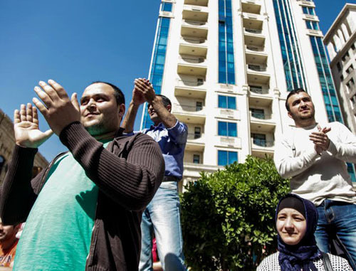Participants of a protest action in support of "Nida" activists in front of the court building. Baku, May 1, 2014. Photo by Aziz Karimov for the "Caucasian Knot" Participants of a protest action in support of "Nida" activists in front of the court building. Baku, May 1, 2014. Photo by Aziz Karimov for the "Caucasian Knot"