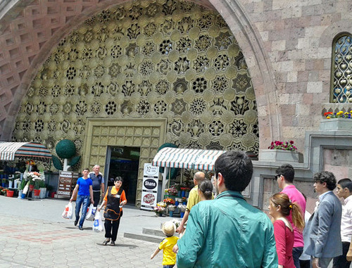 Yerevan Roofed Marketplace. May 24, 2014. Photo by Armine Martirosyan for the "Caucasian Knot" Yerevan Roofed Marketplace. May 24, 2014. Photo by Armine Martirosyan for the "Caucasian Knot"