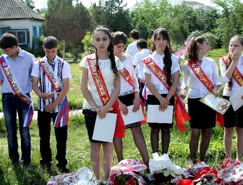 "Last bell" in the school of Khutun-Kazmalyar village of Magaramkent District. May 2013. Photo http://www.dagmol.ru/