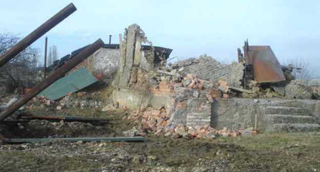 Law enforcers demolished the house of Sultan Vakhayev in the village of Geldagan, Kurchaloy District, December 2014. Photo: http://www.memo.ru/d/220121.html Law enforcers demolished the house of Sultan Vakhayev in the village of Geldagan, Kurchaloy District, December 2014. Photo: http://www.memo.ru/d/220121.html
