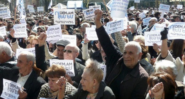 Rally against pension reform in Armenia, Yerevan, March 22, 2014. Photo by Armine Martirosyan for the ‘Caucasian Knot’. 