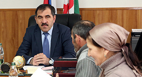 Yunus-Bek Evkurov holding Republic Visiting day. Photo: http://www.ingushetia.ru/m-news/archives/IMG_7421.JPG Yunus-Bek Evkurov holding Republic Visiting day. Photo: http://www.ingushetia.ru/m-news/archives/IMG_7421.JPG