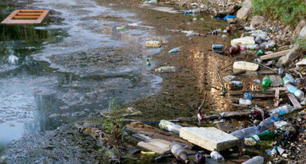 Garbage on the shore of Lake Karasun in Krasnodar. Photo: Yuliya Simatova / Yugopolis Garbage on the shore of Lake Karasun in Krasnodar. Photo: Yuliya Simatova / Yugopolis