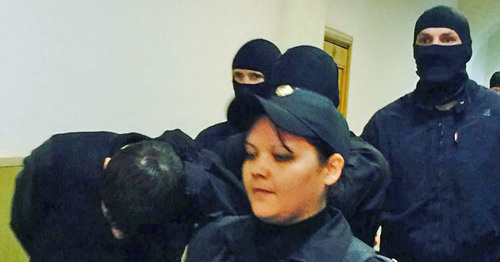 Zaur Dadaev being taken through the hallway of the Moscow’s Basmanny District Court, March 8, 2015. Photo by the ‘Caucasian Knot’ correspondent. Zaur Dadaev being taken through the hallway of the Moscow’s Basmanny District Court, March 8, 2015. Photo by the ‘Caucasian Knot’ correspondent.