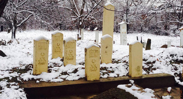Muslim Cemetery. Photo by Akhmed Albebirov for the "Caucasian Knot"