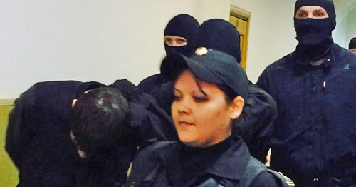 Zaur Dadaev being taken through the hallway of the Moscow’s Basmanny District Court, March 8, 2015. Photo by the ‘Caucasian Knot’ correspondent. Zaur Dadaev being taken through the hallway of the Moscow’s Basmanny District Court, March 8, 2015. Photo by the ‘Caucasian Knot’ correspondent.