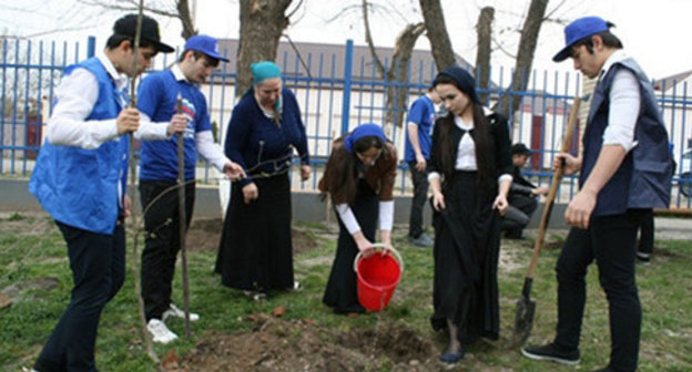 Planting trees in the school territories of the educational institutions of Chechnya. April 2015. Photo http://chechnyatoday.com/content/view/278231' Planting trees in the school territories of the educational institutions of Chechnya. April 2015. Photo http://chechnyatoday.com/content/view/278231'
