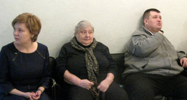 Svetlana Sidorkina (to the left) in the corridor of the Moscow District Military Court. April 2015. Photo by Vyacheslav Feraposhkin for the "Caucasian Knot" Svetlana Sidorkina (to the left) in the corridor of the Moscow District Military Court. April 2015. Photo by Vyacheslav Feraposhkin for the "Caucasian Knot"