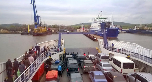 Ferry at the Kerch ferry crossing. May 8, 2015. Photo by Anna Gritsevich for the "Caucasian Knot" Ferry at the Kerch ferry crossing. May 8, 2015. Photo by Anna Gritsevich for the "Caucasian Knot"