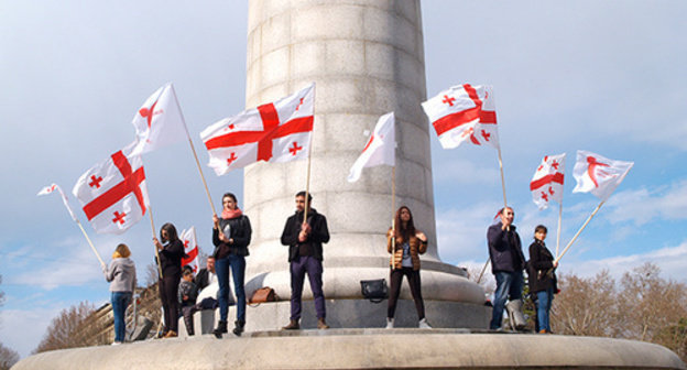 Georgian flags at the rally in Tbilisi, April 2015. Photo by Beslan Kmuzov for the "Caucasian Knot"