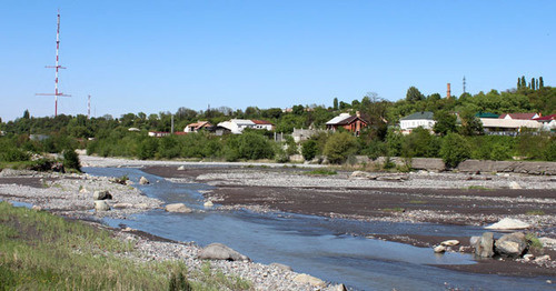 The reddish hue of the Terek River. May 18, 2015. Photo by Emma Marzoeva for the "Caucasian Knot".