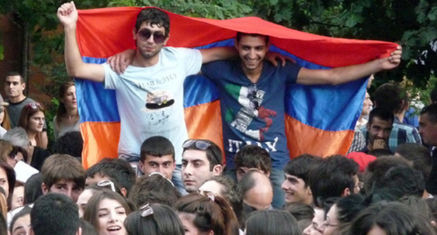 The participants of the protest action in Yerevan, June 24, 2015. Photo by Armine Martirosyan for the "Caucasian Knot" The participants of the protest action in Yerevan, June 24, 2015. Photo by Armine Martirosyan for the "Caucasian Knot"