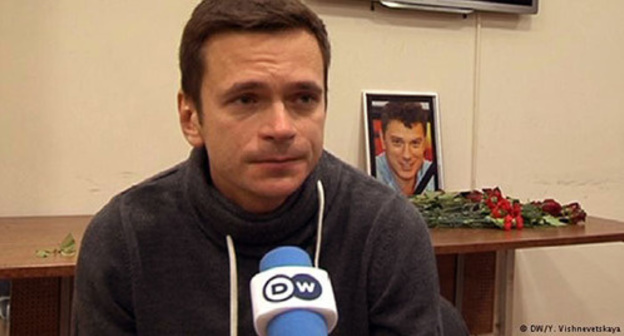 Ilya Yashin. Photo: http://www.dw.com/ru/илья-яшин-убийство-немцова-черная-метка-российскому-обществу/a-18286350 Ilya Yashin. Photo: http://www.dw.com/ru/илья-яшин-убийство-немцова-черная-метка-российскому-обществу/a-18286350