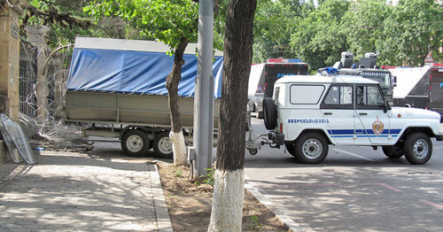 The police cars in the streets of Yerevan during the protest action against the increase of electricity tariff. July 2015. Photo by Tigran Petrosyan for the "Caucasian Knot" The police cars in the streets of Yerevan during the protest action against the increase of electricity tariff. July 2015. Photo by Tigran Petrosyan for the "Caucasian Knot"