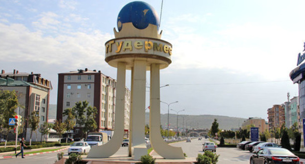 One of the central streets of Gudermes. Photo by Magomed Magomedov for the "Caucasian Knots"
