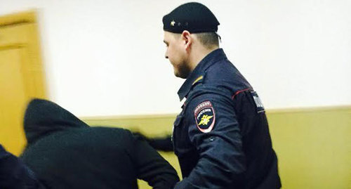 The defendant in Boris Nemtsov murder case is led to the courtroom. Photo by Yuliya Buslavskaya for the "Caucasian Knot"