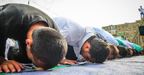 The believers at the prayer. Photo by Aziz Karimov for the "Caucasian Knot"