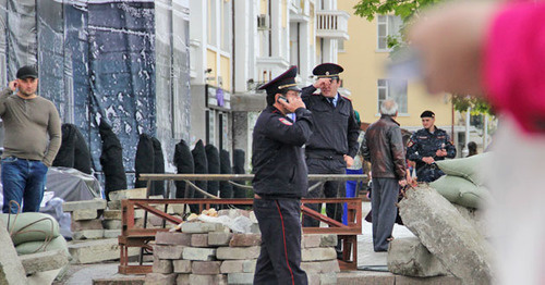Policemen in Grozny. Photo by Magomed Magomedov for the ‘Caucasian Knot’. 