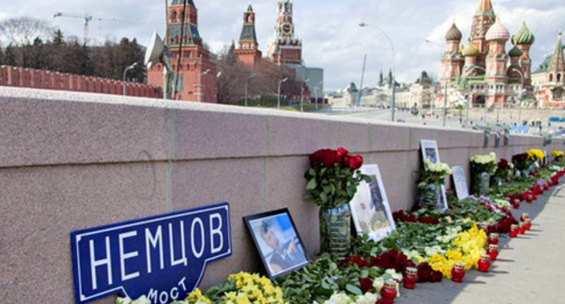 At Boris Nemtsov murder place. Photo: Victor Golovniov (RFE/RL) At Boris Nemtsov murder place. Photo: Victor Golovniov (RFE/RL)