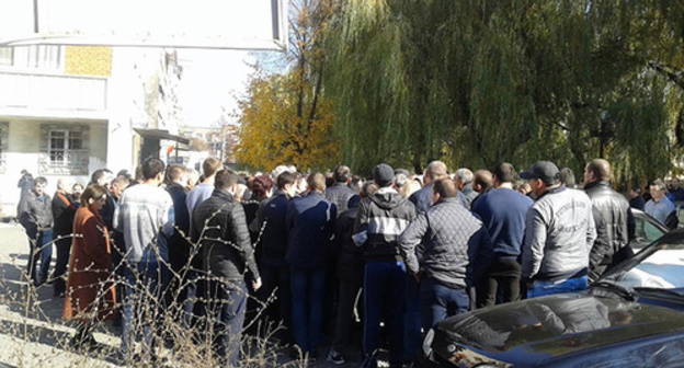 Relatives and friends of the detainees near  the Leninsky District Court in Vladikavkaz. November 5, 2015. Photo by Emma Marzoeva