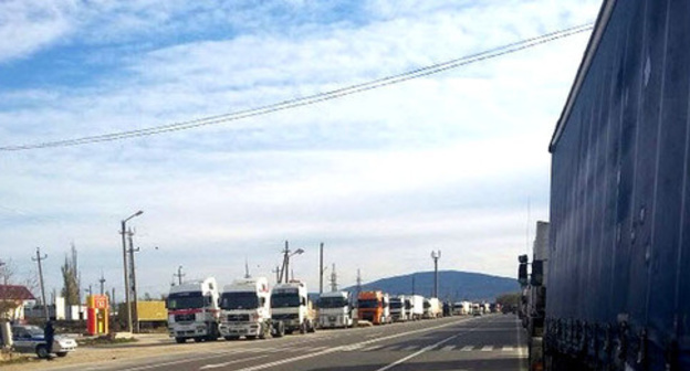 A protest action of the truck drivers. Dagestan, October 14, 2015. Photo: Ilyas Khadzhi, Bariyat Idrisova http://chernovik.net/content/lenta-novostey/v-dagestane-dalnoboyshchiki-vystupayut-protiv-vysokih-sborov