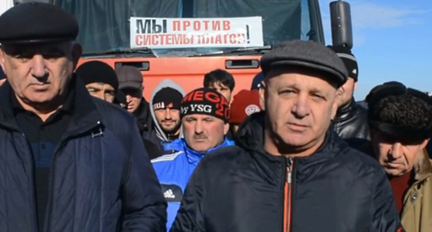 The participants of the strike of the truck drivers. Photo: Vk.com/beezlimit