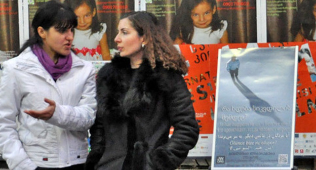 Shelve stand with Jehovah's Witnesses books at Freedom Square in Tbilisi. Photo: http://www.fakt777.ru