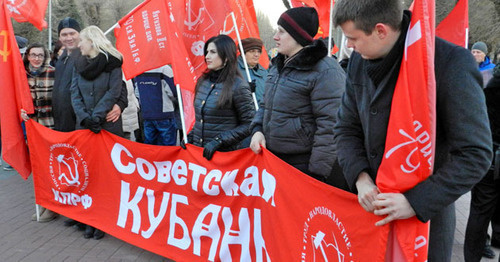 Communists demand to cancel the "Platon" system at their rally dedicated to the anniversary of the start of Soviet counterattack at Stalingrad during WW II, Volgograd, November 27, 2015. Photo by Tatiana Filimonova for the ‘Caucasian Knot’. 