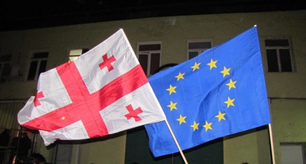Flags of Georgia and European Union in front of the prison in Isani, November 30, 2015. Photo by Marina Bukiya for the "Caucasian Knot" Flags of Georgia and European Union in front of the prison in Isani, November 30, 2015. Photo by Marina Bukiya for the "Caucasian Knot"