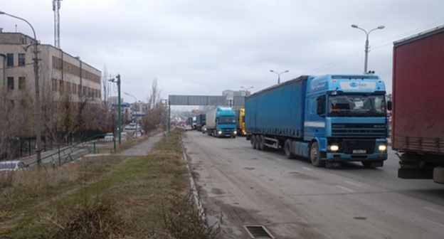 A convoy of trucks from Volgograd. Photo: Alexei Ulyanov's personal blog, http://ulianov24.livejournal.com/