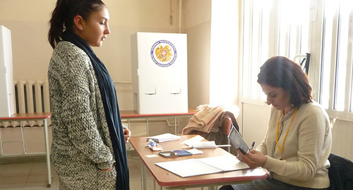 At the voting station on the day of referendum, December 6, 2015. Photo by Tigran Petrosyan for the ‘Caucasian Knot’. 
