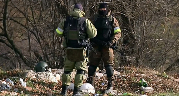 The law enforcers during the special operation. Photo: http://nac.gov.ru/nakmessage/2015/11/25/v-nalchike-neitralizovany-14-boevikov-polnostyu-unichtozhena-krupnaya-banda-i-.html