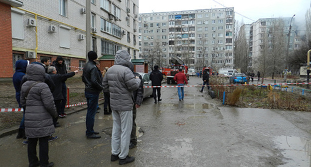 Tenants evacuated after explosion in a residential building in Volgograd, December 20, 2015. Photo by Tatiana Filimonova for the ‘Caucasian Knot’. Tenants evacuated after explosion in a residential building in Volgograd, December 20, 2015. Photo by Tatiana Filimonova for the ‘Caucasian Knot’.